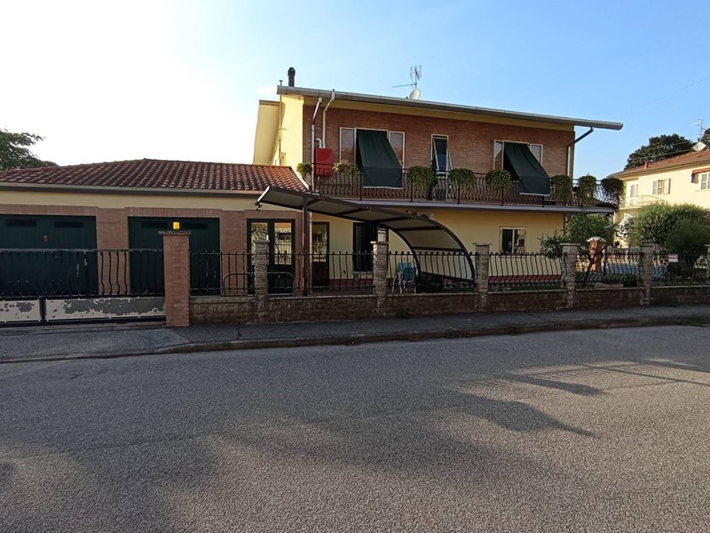 Casa Semi Indipendente in Vendita a Ferrara, 320'000&euro;, 250 m²