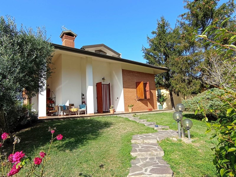 Villa in Vendita a Ferrara, 255'000&euro;, 280 m²