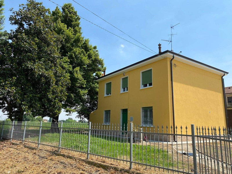 Villa in Vendita a Ferrara, 198'000&euro;, 180 m²