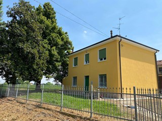 Villa in Vendita a Ferrara, 198'000&euro;, 180 m²