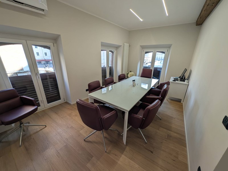 Ufficio in Affitto a Ferrara, 1'200€, 70 m²