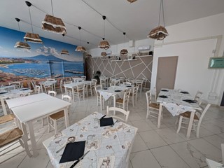 Attività commerciale in Vendita a Ferrara, 220 m²