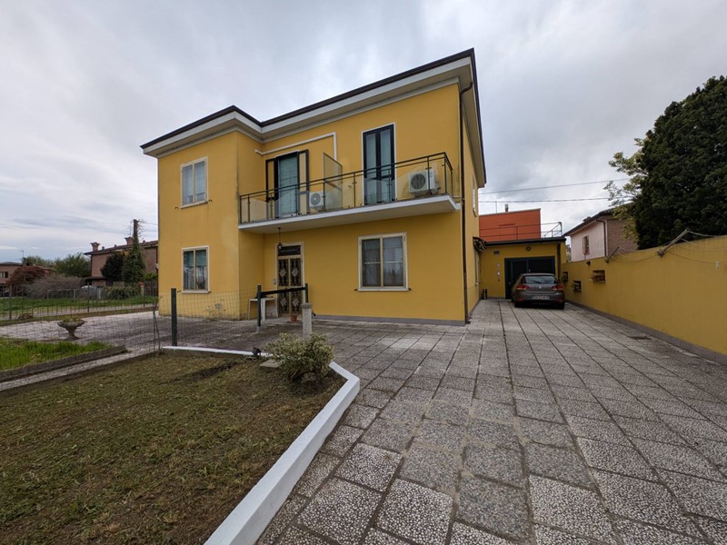 Casa Semi Indipendente in Vendita a Ferrara, 177'000&euro;, 130 m²
