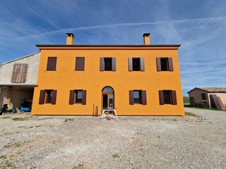 Rustico in Vendita a Voghiera, 135'000€, 330 m²