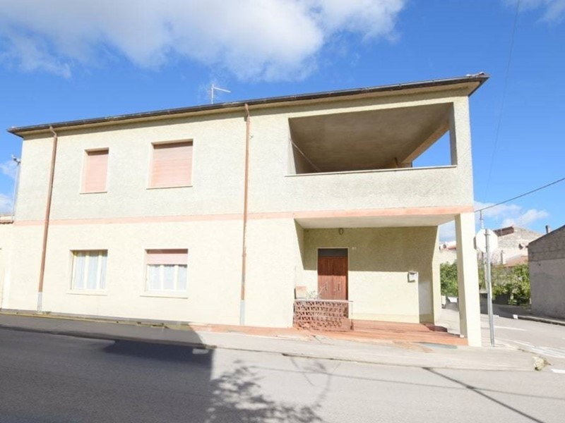Casa Indipendente in Vendita a Ploaghe, 180'000€, 305 m²