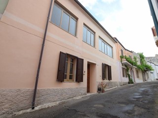 Casa Indipendente in Vendita a Banari, 76'000€, 160 m²