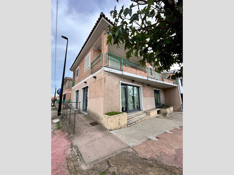 Immobile commerciale in Affitto a Olbia, 4'800€, 400 m²