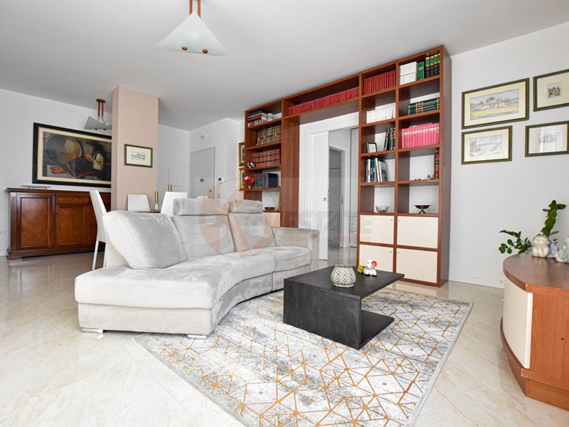 Quadrilocale in Vendita a Sassari, 264'000€, 111 m²