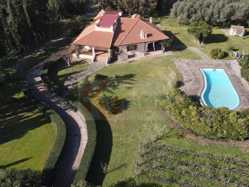 Villa in Vendita a Sassari, 840'000€, 403 m²