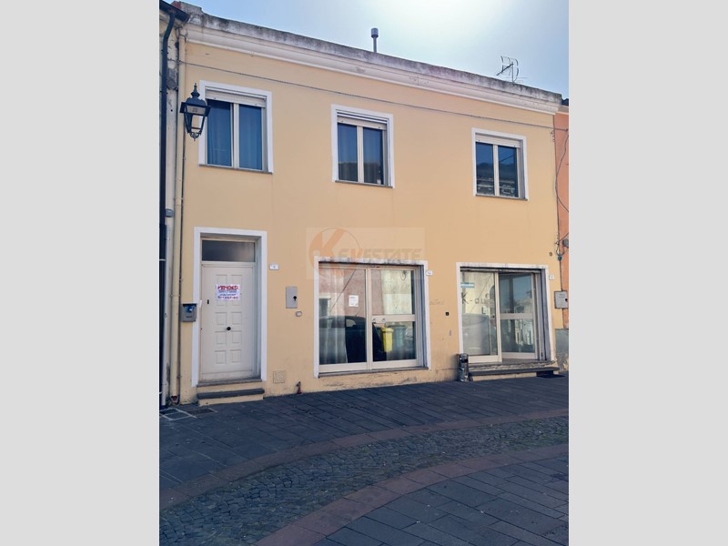 Casa Indipendente in Vendita a Muros, 175'000€, 240 m²