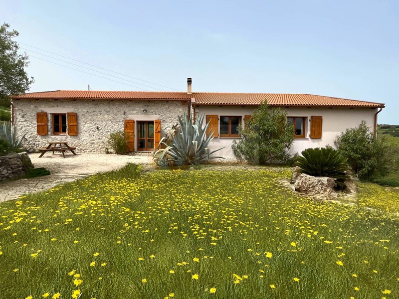 Villa in Vendita a Chiaramonti, 380'000€, 218 m²