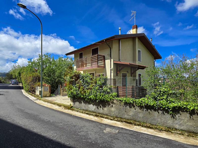 Casa Indipendente in Vendita a Aritzo, 370'000€, 295 m²