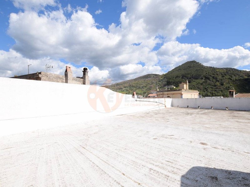 Casa Indipendente in Vendita a Orani, 48'000€, 215 m²