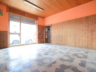 Immobile commerciale in Vendita a Nuoro, 80'000€, 99 m²