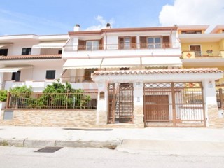 Villetta a schiera in Vendita a Nuoro, 420'000€, 325 m²