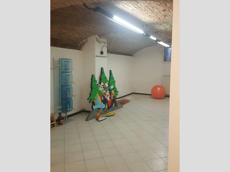 Immobile commerciale in Vendita a Castel Bolognese, 195'000€, 190 m²