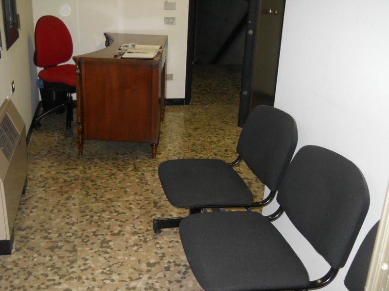 Ufficio in Affitto a Faenza, 500€, 100 m²