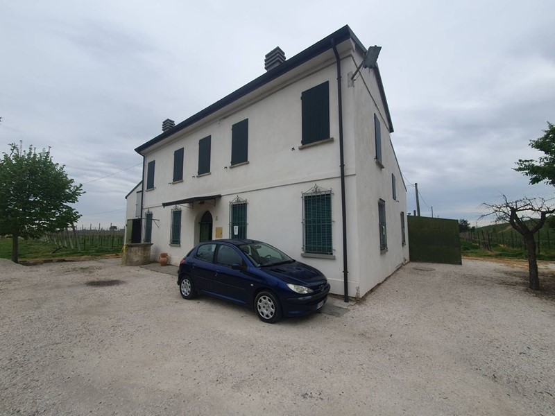 Casa Indipendente in Vendita a Lugo, 255'000€, 250 m²