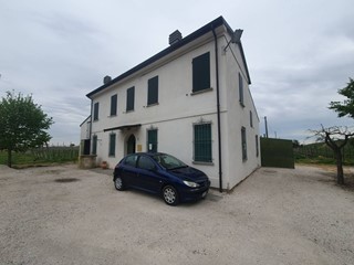 Casa Indipendente in Vendita a Lugo, 255'000€, 250 m²