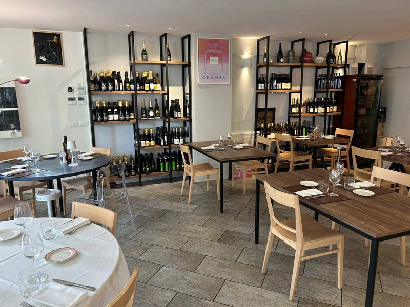 Immobile commerciale in Vendita a Riccione, 680'000€, 149 m²