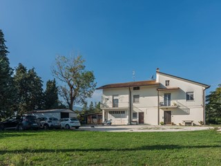 Rustico in Vendita a Montegridolfo, 325'000€, 285 m²