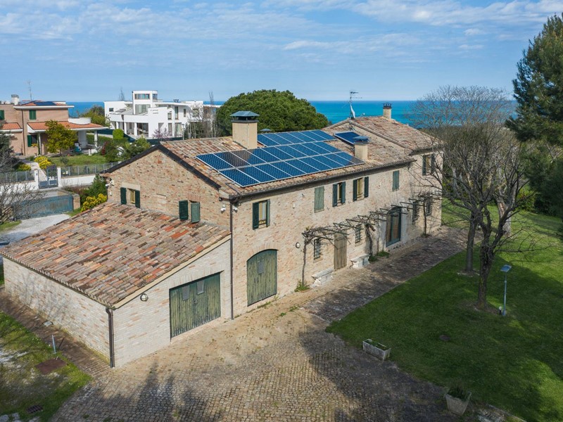Villa in Vendita a Pesaro, 1'100'000&euro;, 660 m²