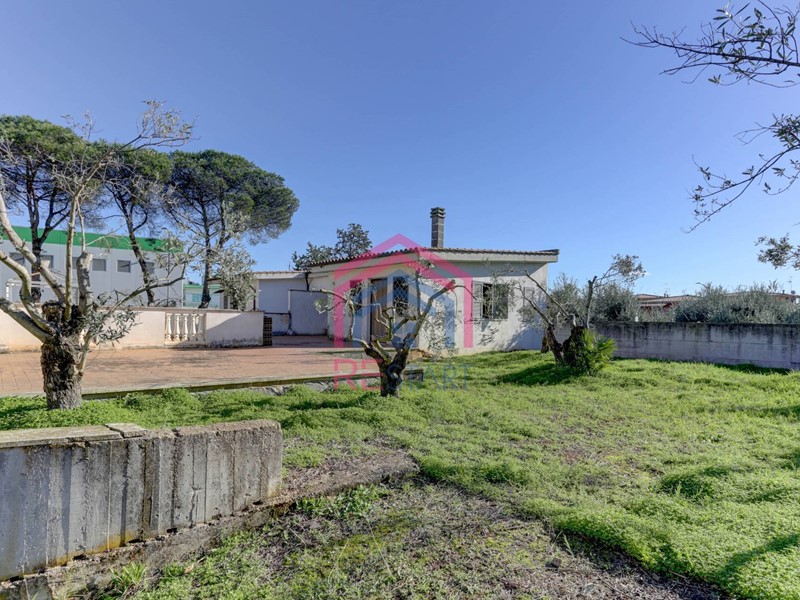 Casa Semi Indipendente in Vendita a Pomezia, 130'000€, 130 m²