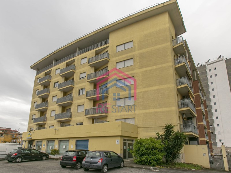 Immobile commerciale in Affitto a Pomezia, 6'000€, 300 m²