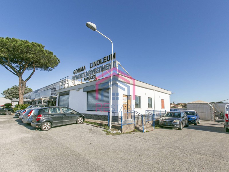Immobile commerciale in Affitto a Pomezia, 1'700€, 100 m²