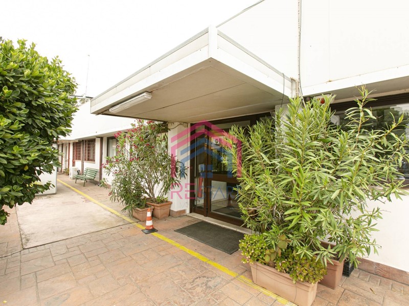 Capannone in Affitto a Ardea, 6'500€, 1200 m²