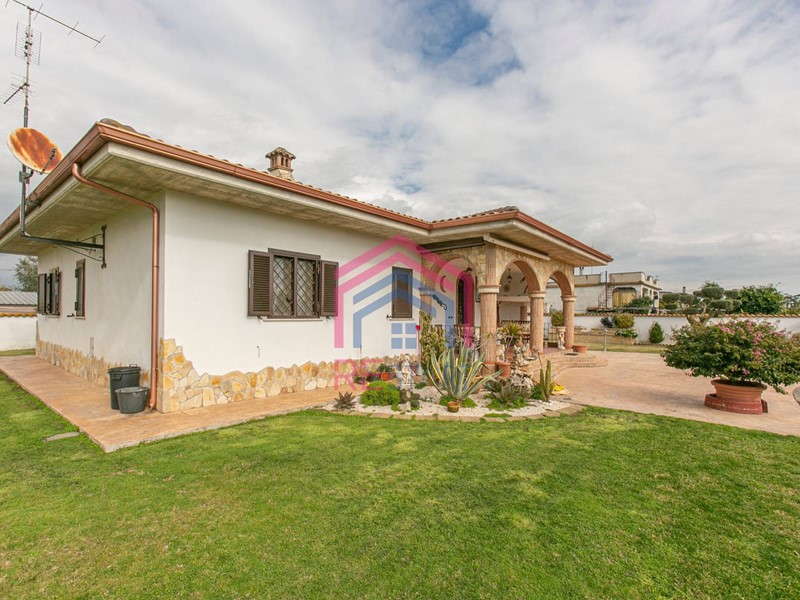 Villa in Vendita a Aprilia, 299'000€, 150 m²