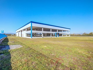 Capannone in Vendita a Aprilia, 4300 m²