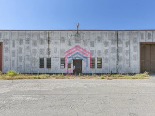 Capannone in Vendita a Pomezia, 990'000€, 1900 m²