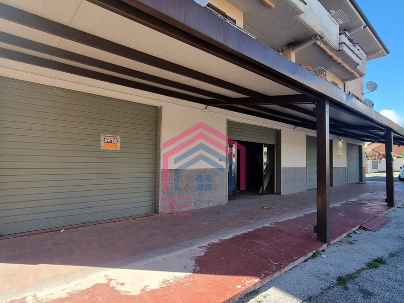 Immobile commerciale in Affitto a Ardea, 1'200€, 110 m²