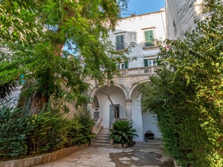 Appartamento in Vendita a Martina Franca, 1'000'000€, 600 m²