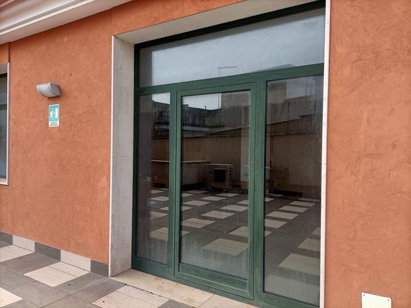 Ufficio in Vendita a San Giorgio Ionico, 325'000€, 672 m²