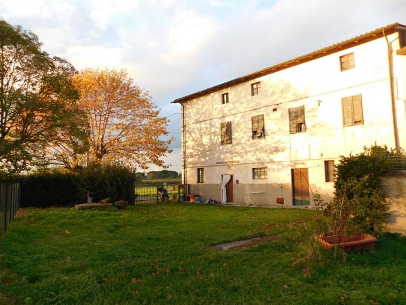 Rustico in Vendita a San Giuliano Terme, 265'000€, 300 m²