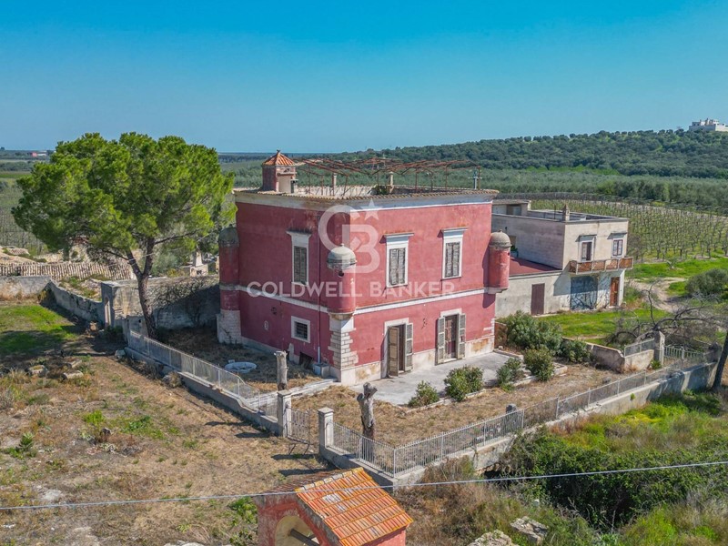 Rustico in Vendita a Barletta, 290'000€, 461 m²
