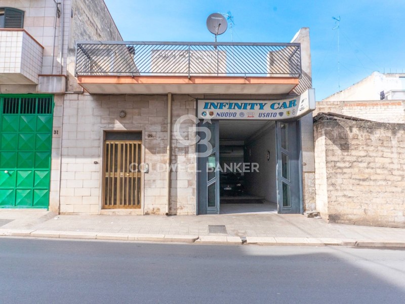 Immobile commerciale in Vendita a Andria, 269'000€, 305 m²