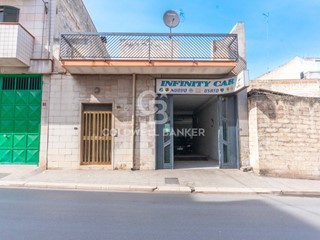 Immobile commerciale in Vendita a Andria, 269'000€, 305 m²