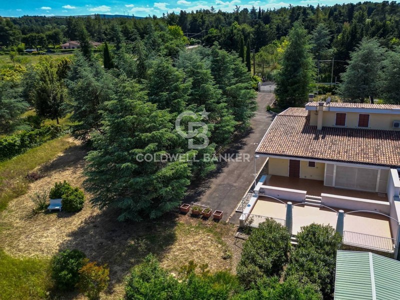 Villa in Vendita a Andria, 310'000€, 250 m²