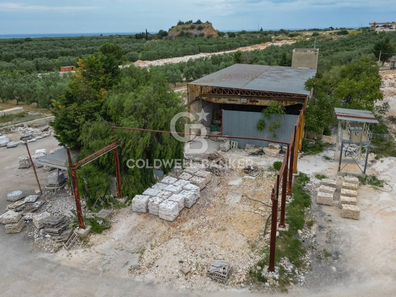 Terreno industriale in Vendita a Trani, 150'000€, 380 m²