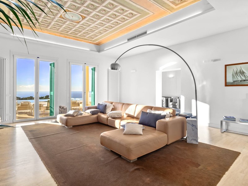 Villa in Vendita a Cipressa, 4'400'000€, 700 m², con Box