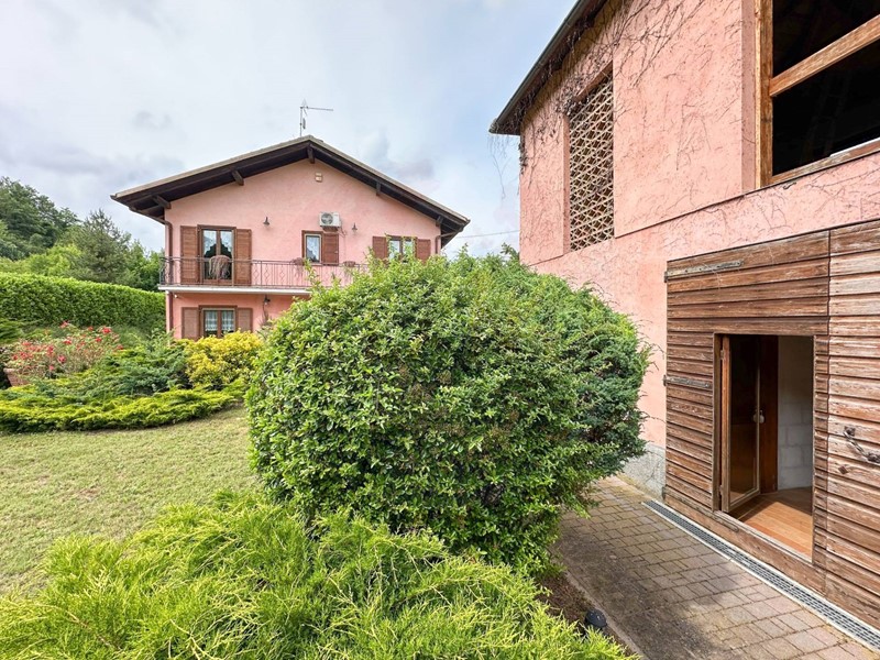 Villa in Vendita a Monastero Bormida, 285'000&euro;, 312 m²
