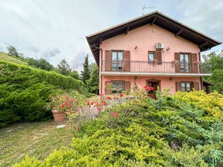 Villa in Vendita a Monastero Bormida, 285'000&euro;, 312 m²