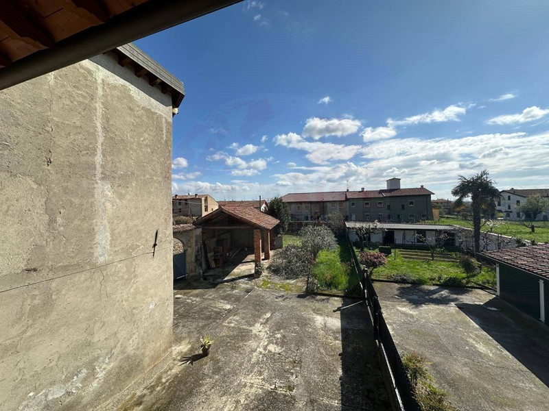 Rustico in Vendita a Rovato, 200'000€, 600 m²