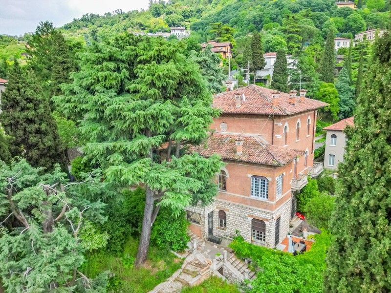 Villa in Vendita a Brescia, 1'400'000€, 560 m²