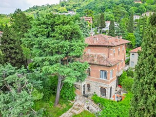 Villa in Vendita a Brescia, 1'400'000€, 560 m²