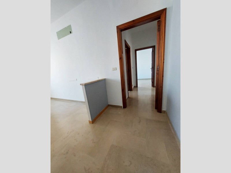 Ufficio in Affitto a Brindisi, 500€, 75 m²