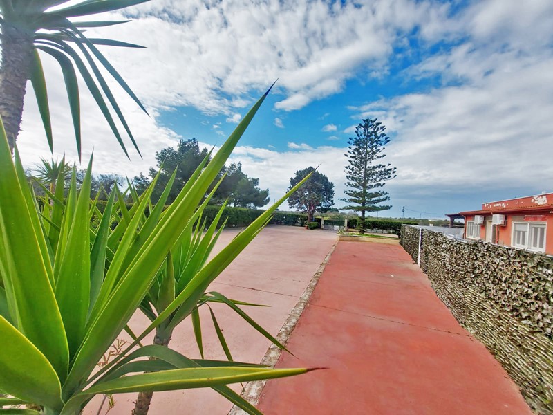 Immobile commerciale in Vendita a San Pietro Vernotico, 299'000&euro;, 371 m²